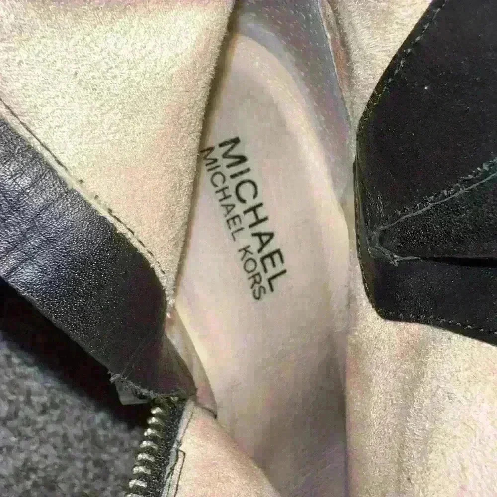 Michael Kors Black Ankle Slouch Zip Up Leather Sz 8 1/2 Minimalist block almond - Picture 8 of 8